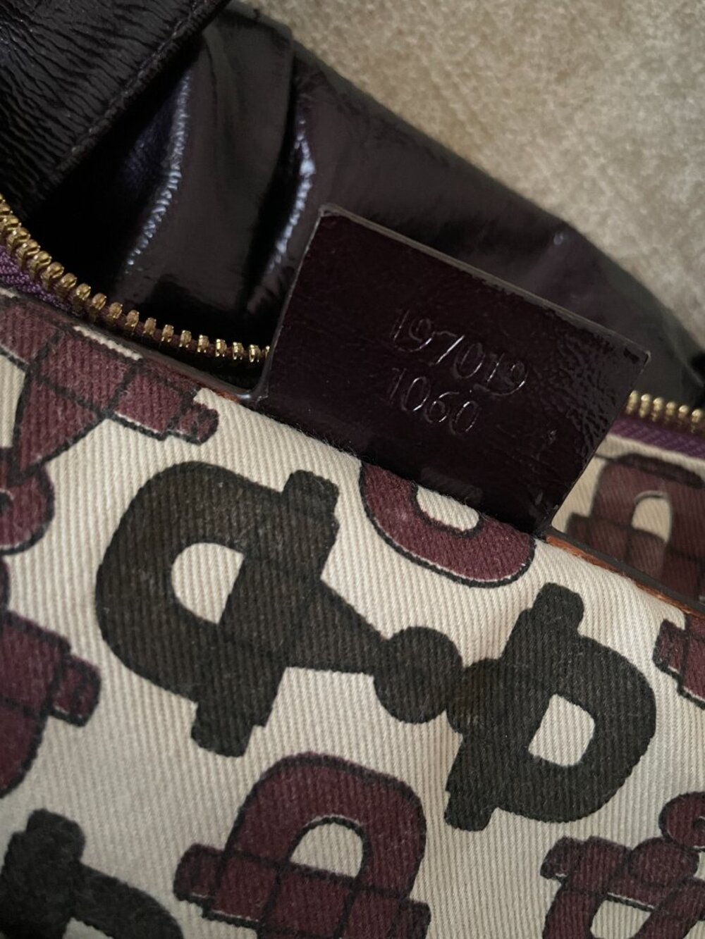 GUCCI Patent Leather Shoulder Bag Large Tote - Picture 10 of 10